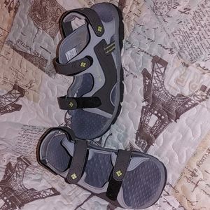 Mens size 7 Columbia sandals